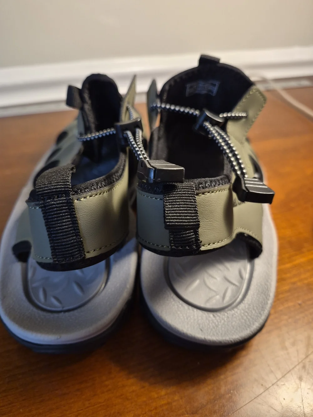 Men's Olive Green Sport Sandals with Black Accents Size 7